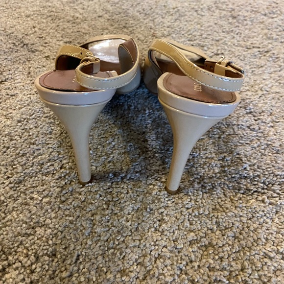 Cole Haan Tan Open Toe Slingback Patent
Leather Heels 8.5 - Picture 2 of 4